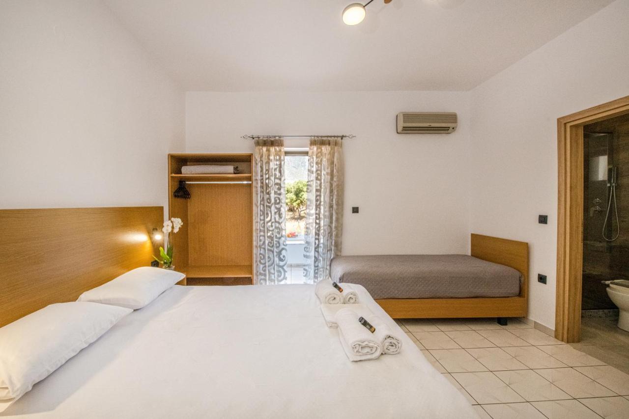 Smaroula Hotel เอลาโฟนีซี ภายนอก รูปภาพ