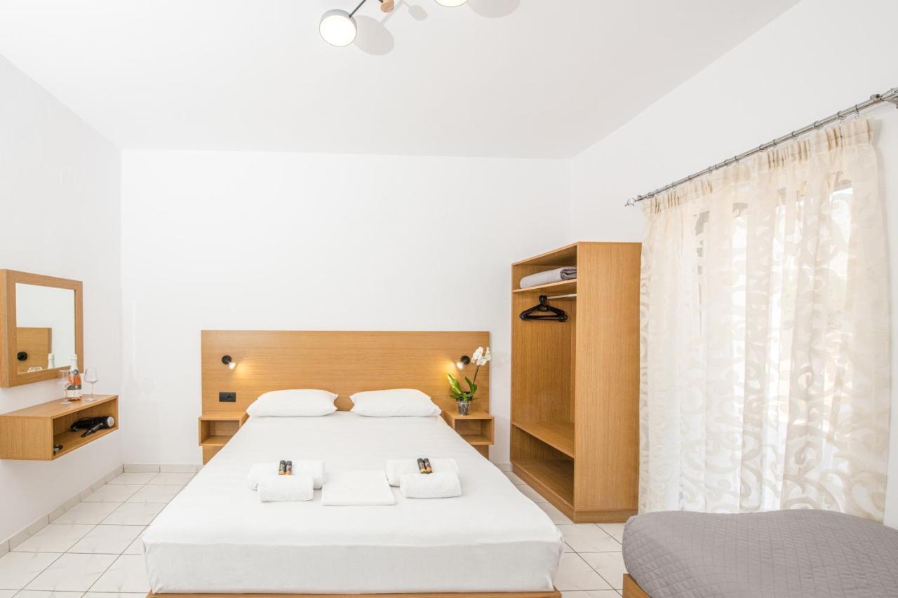 Smaroula Hotel เอลาโฟนีซี ภายนอก รูปภาพ