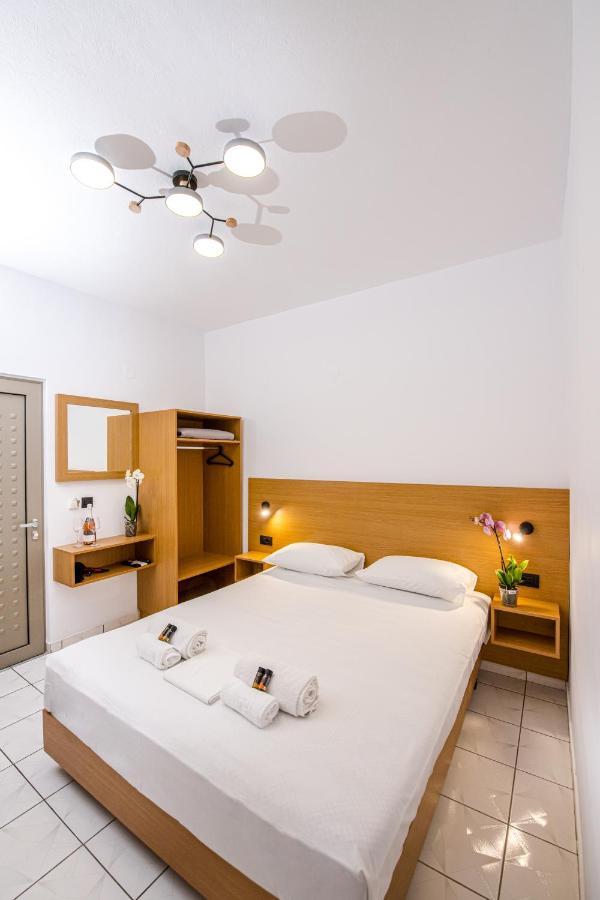 Smaroula Hotel เอลาโฟนีซี ภายนอก รูปภาพ