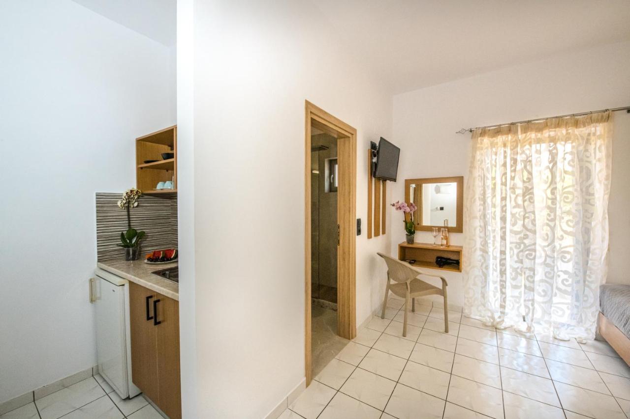 Smaroula Hotel เอลาโฟนีซี ภายนอก รูปภาพ