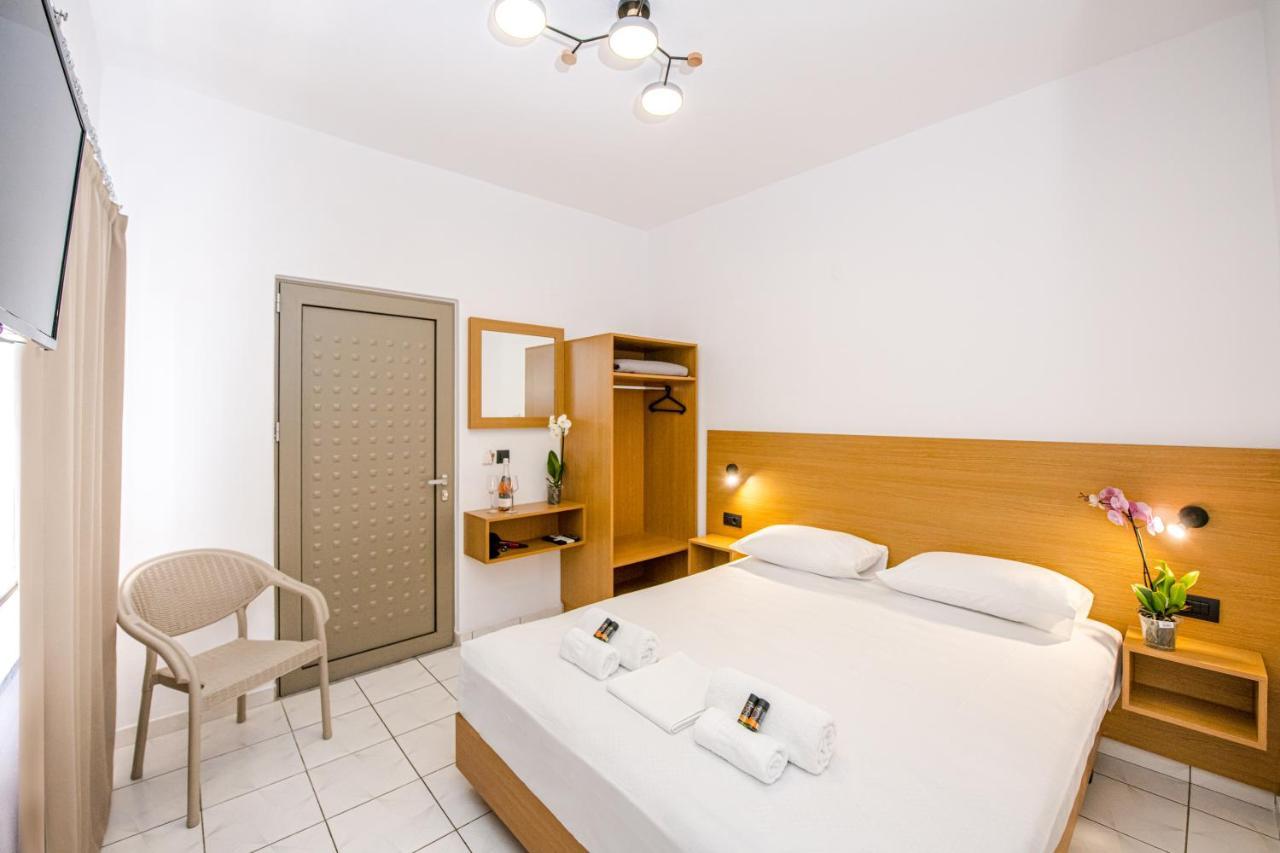 Smaroula Hotel เอลาโฟนีซี ภายนอก รูปภาพ