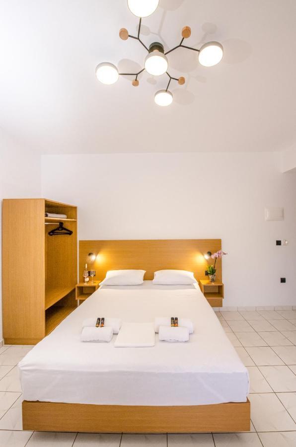 Smaroula Hotel เอลาโฟนีซี ภายนอก รูปภาพ
